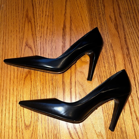 Prada Leather Pointy-Toe Pump in Black - Picture 7 of 10